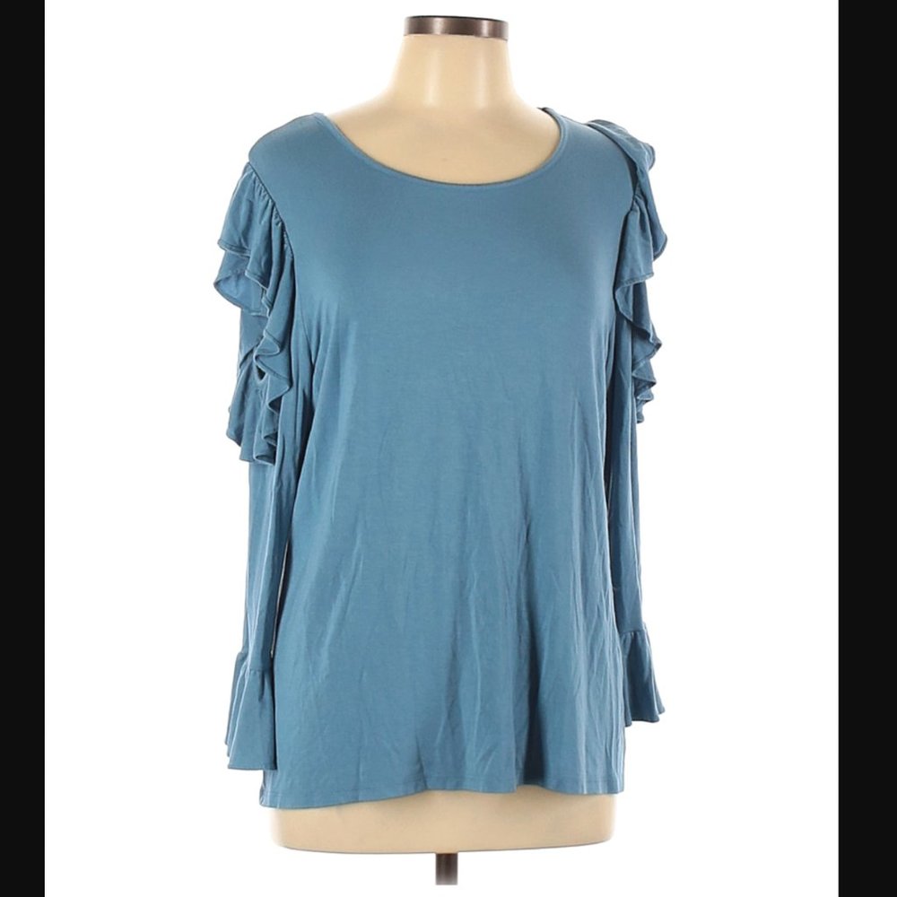Frilly open shoulders shirt